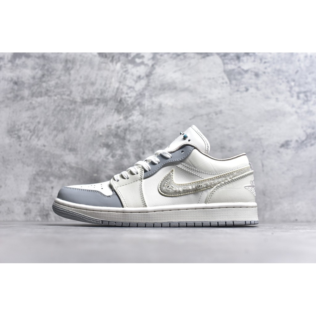 Jordan Air Jordan 1 Low Putih Krem - Sepatu Retro Unisex Nyaman Versatile Anti Aus