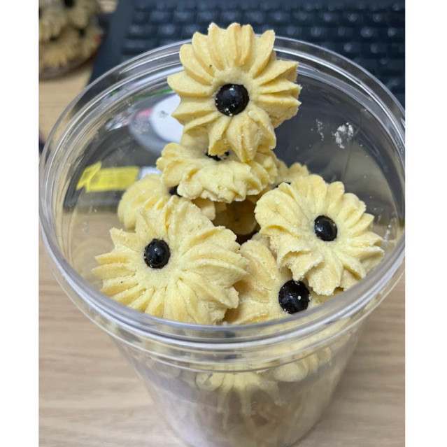 Kue Semprit Mawar Toples