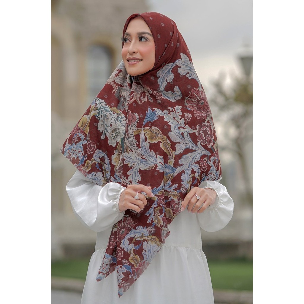 Buttonscarves The Royale Voal Square XL - Maroon