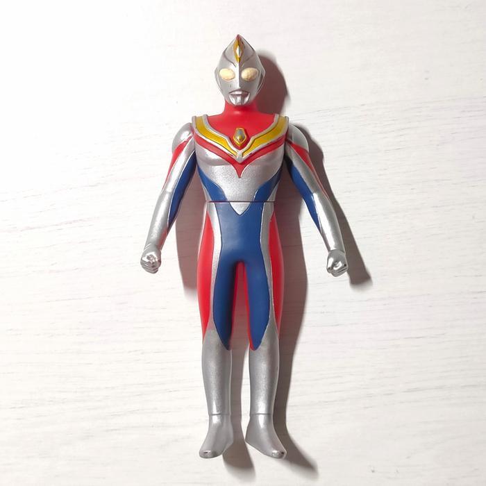 ULTRAMAN DYNA FLASH TYPE SPARK DOLL   14CM  ORI