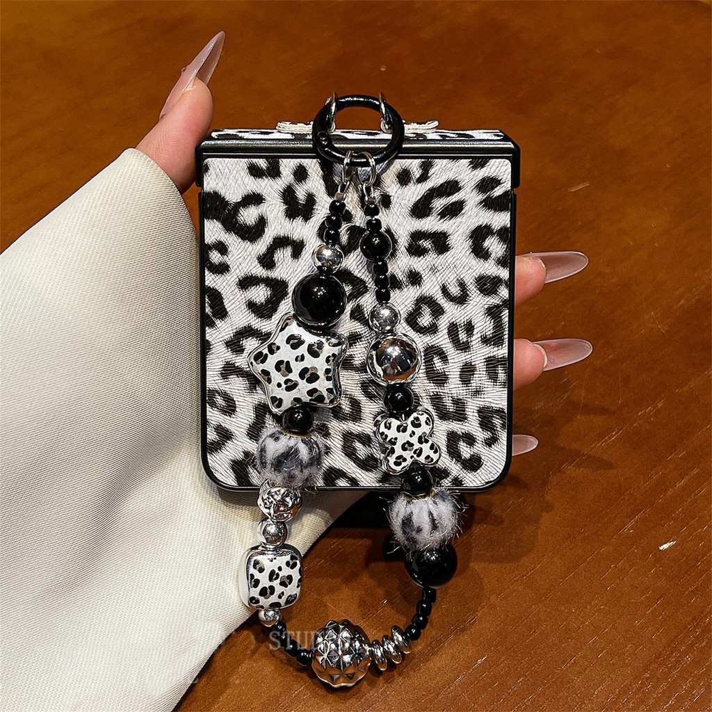 Casing Ponsel Motif Leopard Abu-abu Korea dengan Gelang Bintang Hairball untuk Samsung Galaxy Z Flip