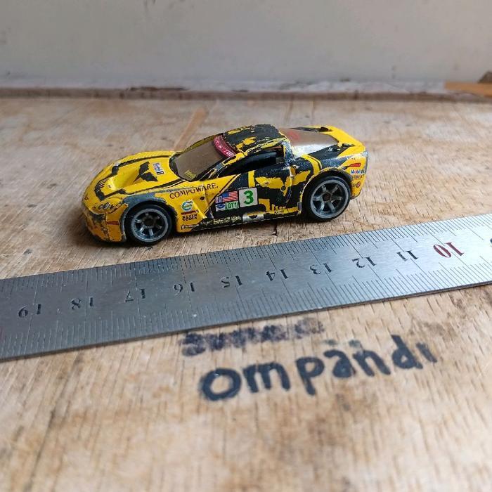 Mainan Anak hot wheels  corvette C 6 R Loose