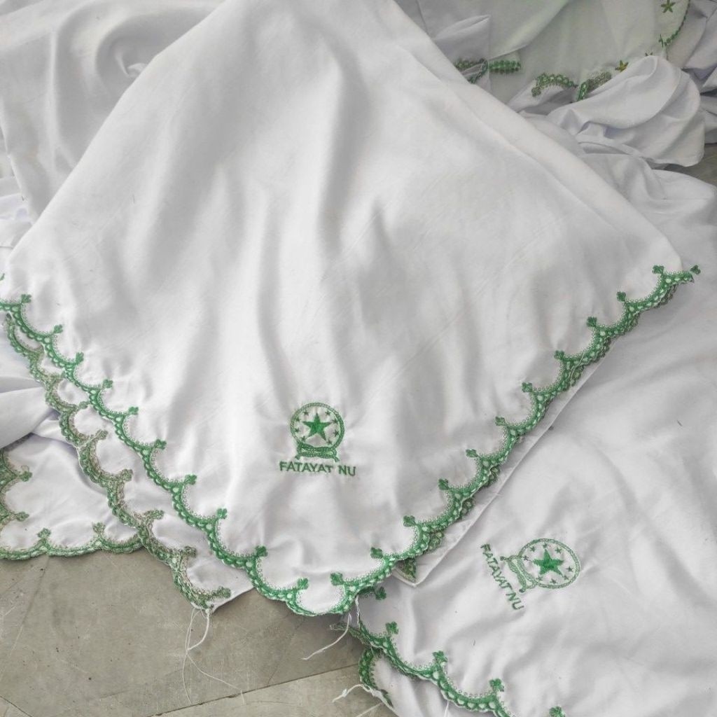 Jilbab FATAYAT NU motif putih Hijau logo 1