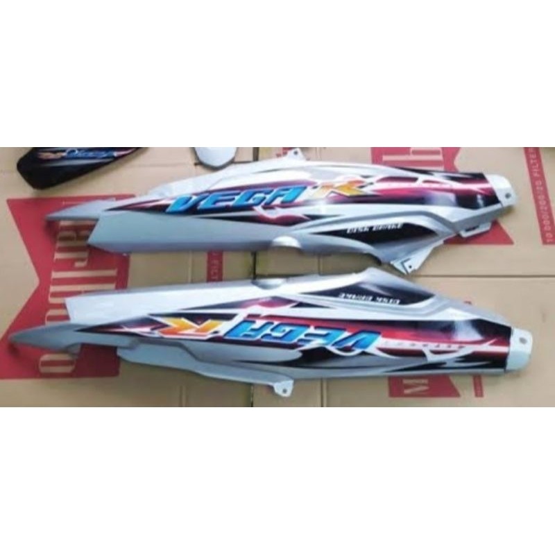 body belakang Vega r new silver plus striping