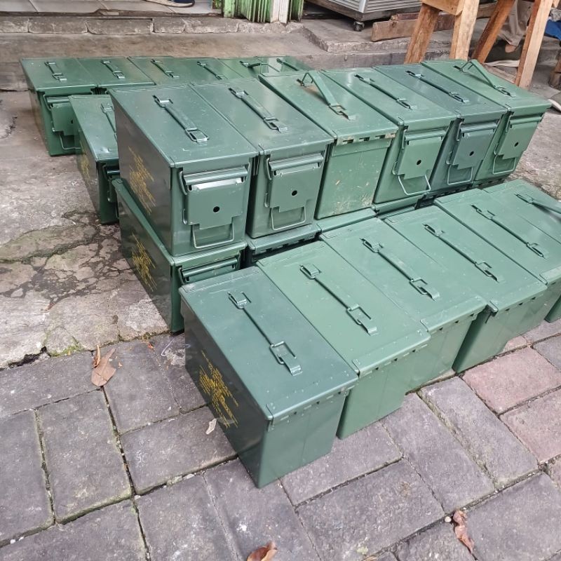 Box Kotak Besi Bekas Amunisi Peluru