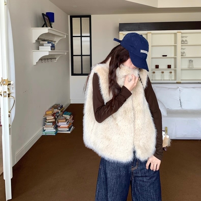 Lewiish.id -  Winter Vest / Fur Jacket / Jaket Bulu