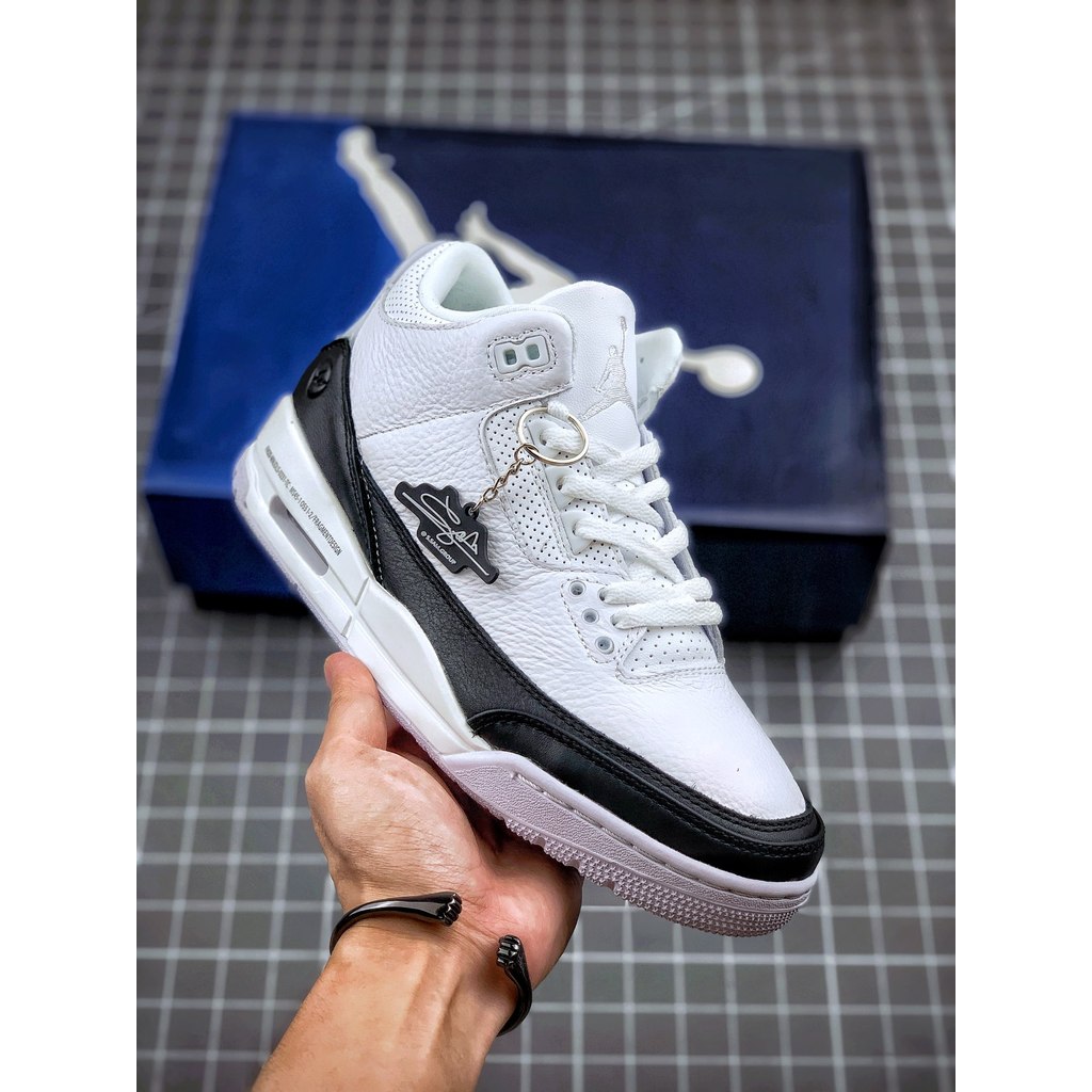 Fragment Design x Air Jordan 3  
Hiroshi Fujiwara x Flash Collaboration - Panda Hitam Putih