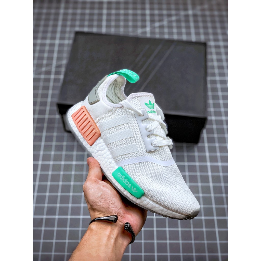 NMD _R1 Bubuk hijau putih
Versi Tiger