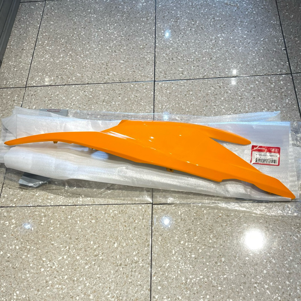 COVER BODY SAMPING BELAKANG VARIO 125 FI OLD LAMA KZR ORANGE OREN ORIGINAL AHM REJECT 83500 KZR 600N