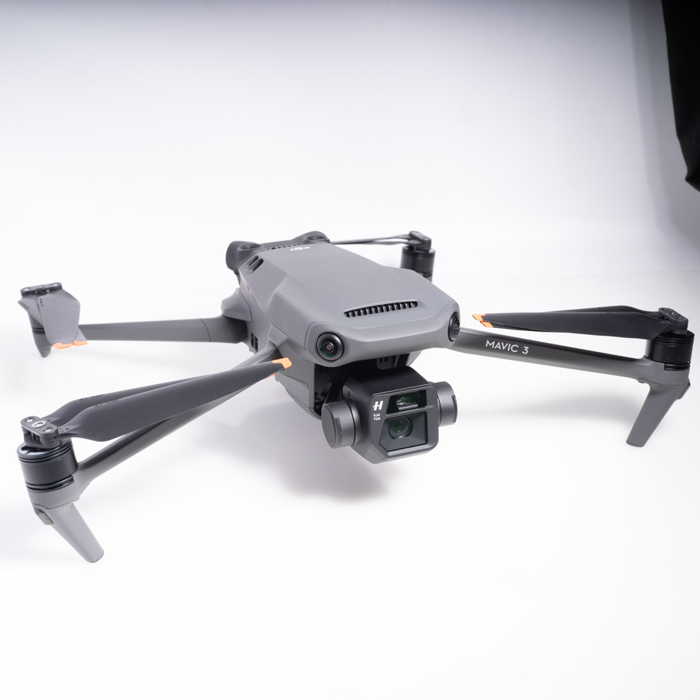 DJI Mavic 3 Fly More Combo with RC PRO - Excellent IR5