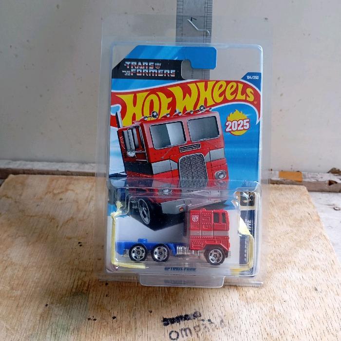 hot wheels optimus prime truck diecast 2ND