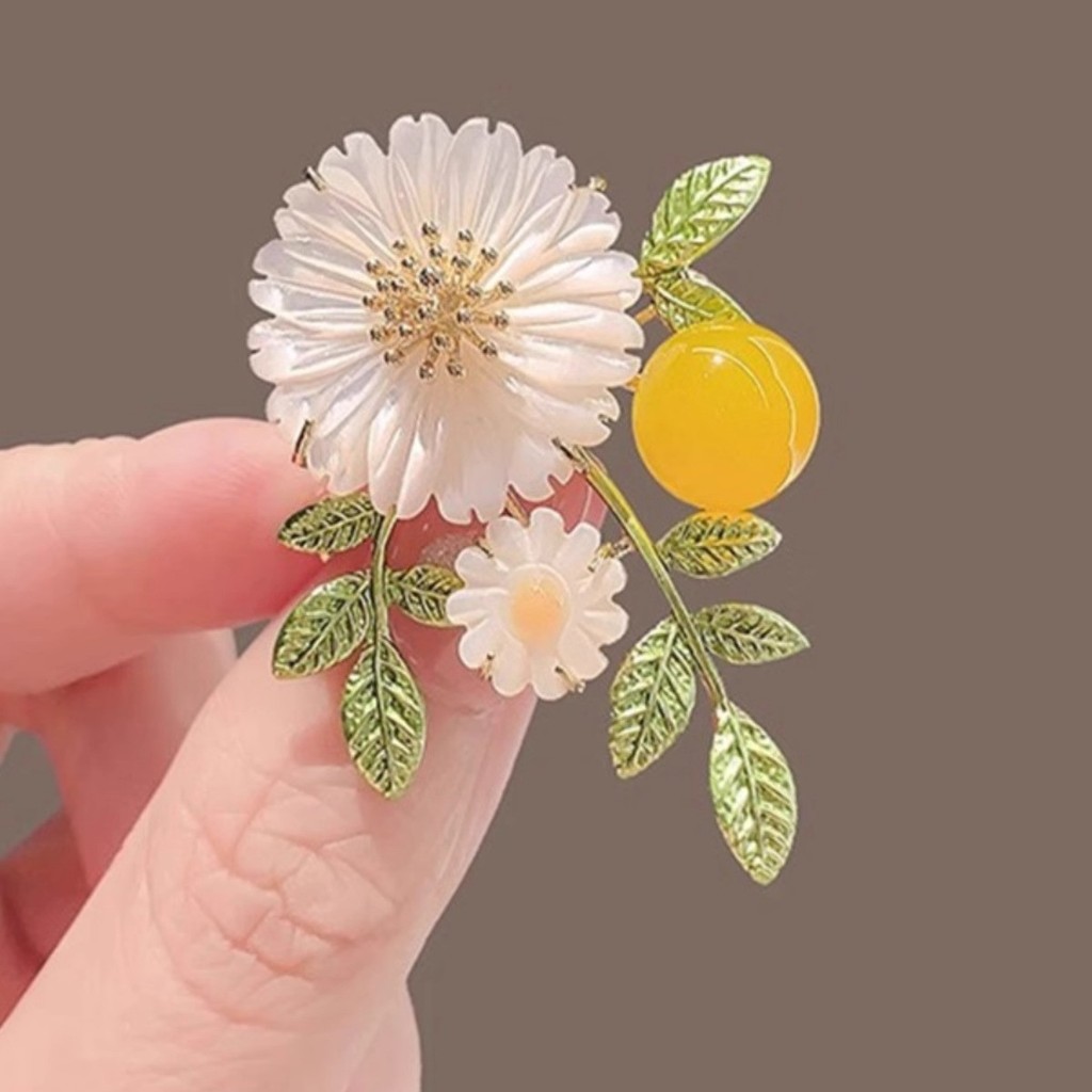 Manik Emas Bros Bunga Daisy Kecil Daun Hijau Pearl Pin Niche Temperamen Cocok Aksesoris Pakaian Bros