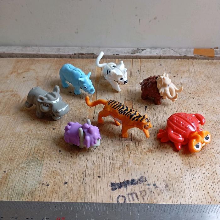 7 pcs mainan figure hewan kinderjoy Dcast