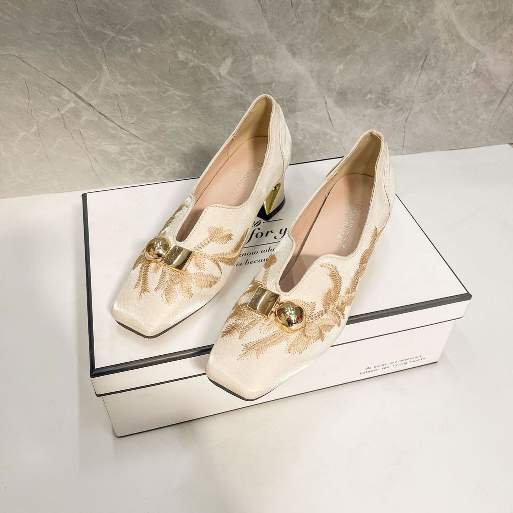 Sepatu wanita bersulam, loafers berujung persegi yang serbaguna, mokasin wanita, loafers berhak teba