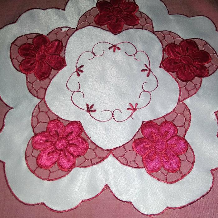 Taplak Meja Sudut | Segi Lima Bunga Merah | Lebar 28 Cm