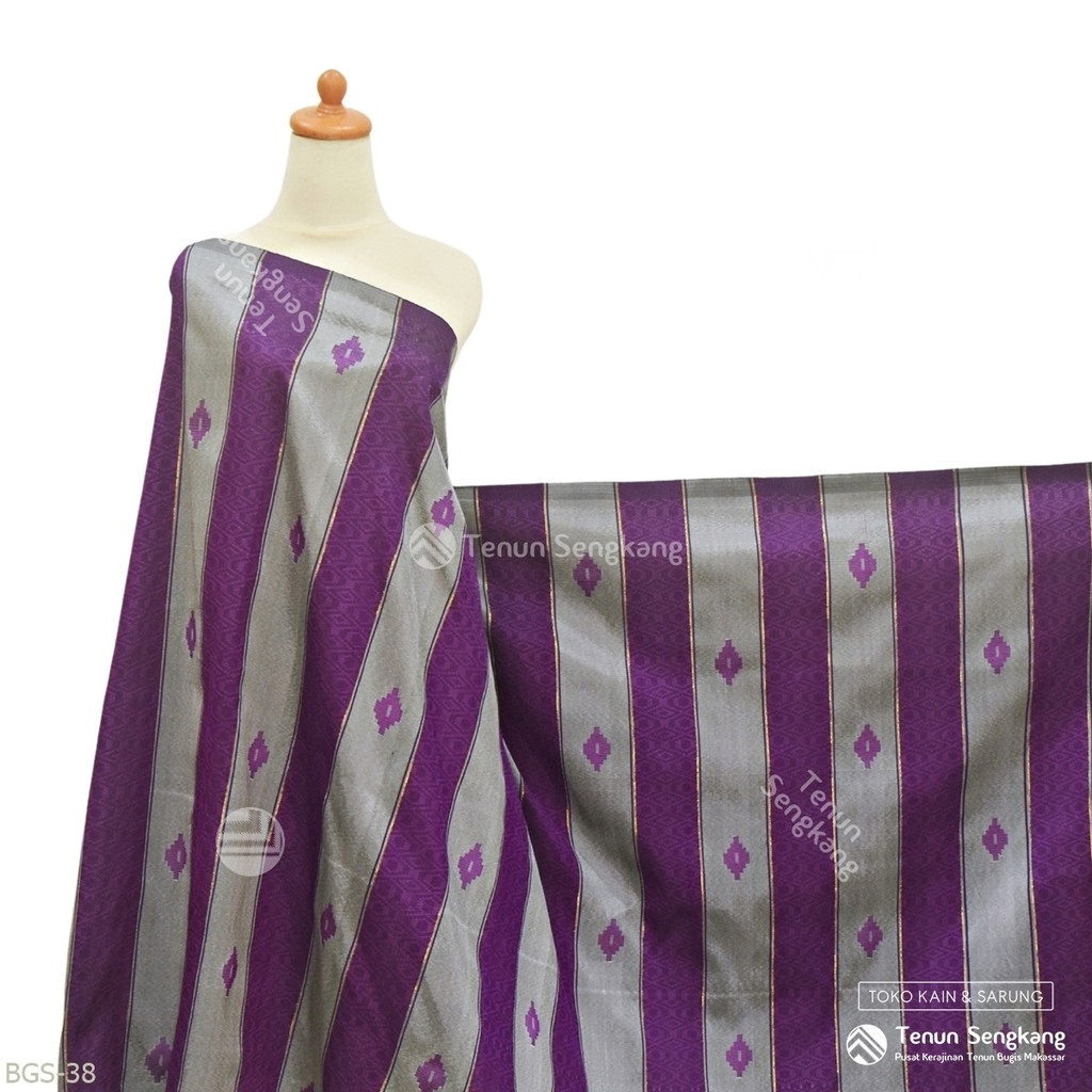 Kain Tenun Baltong Kristal sobbi' Sutra Bugis Makassar Ungu Silver - Tenun Sengkang BGS-38 (Harga Pe