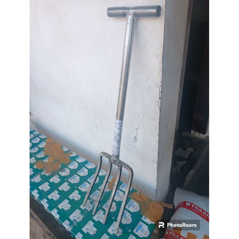 Garpu Injak Tanah Baja Super Besi Beton Super