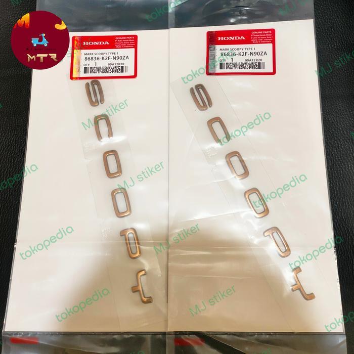 Emblem Scoopy Prestige type 1 Gold tahun 2022-2024 Original. 86836-K2F-N90ZA