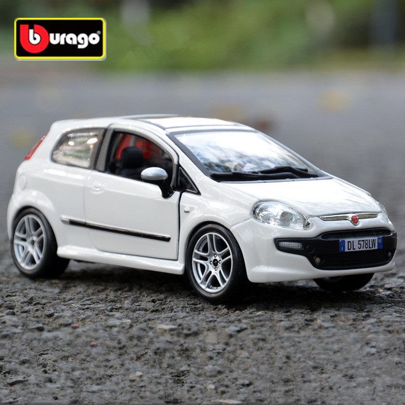 Bburago 1:24 Fiat Punto EVO 500F 500L Alloy Car Model Diecast Metal Sports Vehicle Car Model Simulat