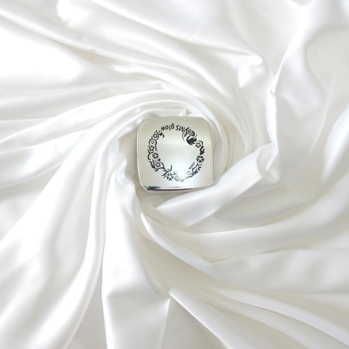 SAF Kain Background foto produk availae 10 warna - backdrop napkin props foto - Putih
