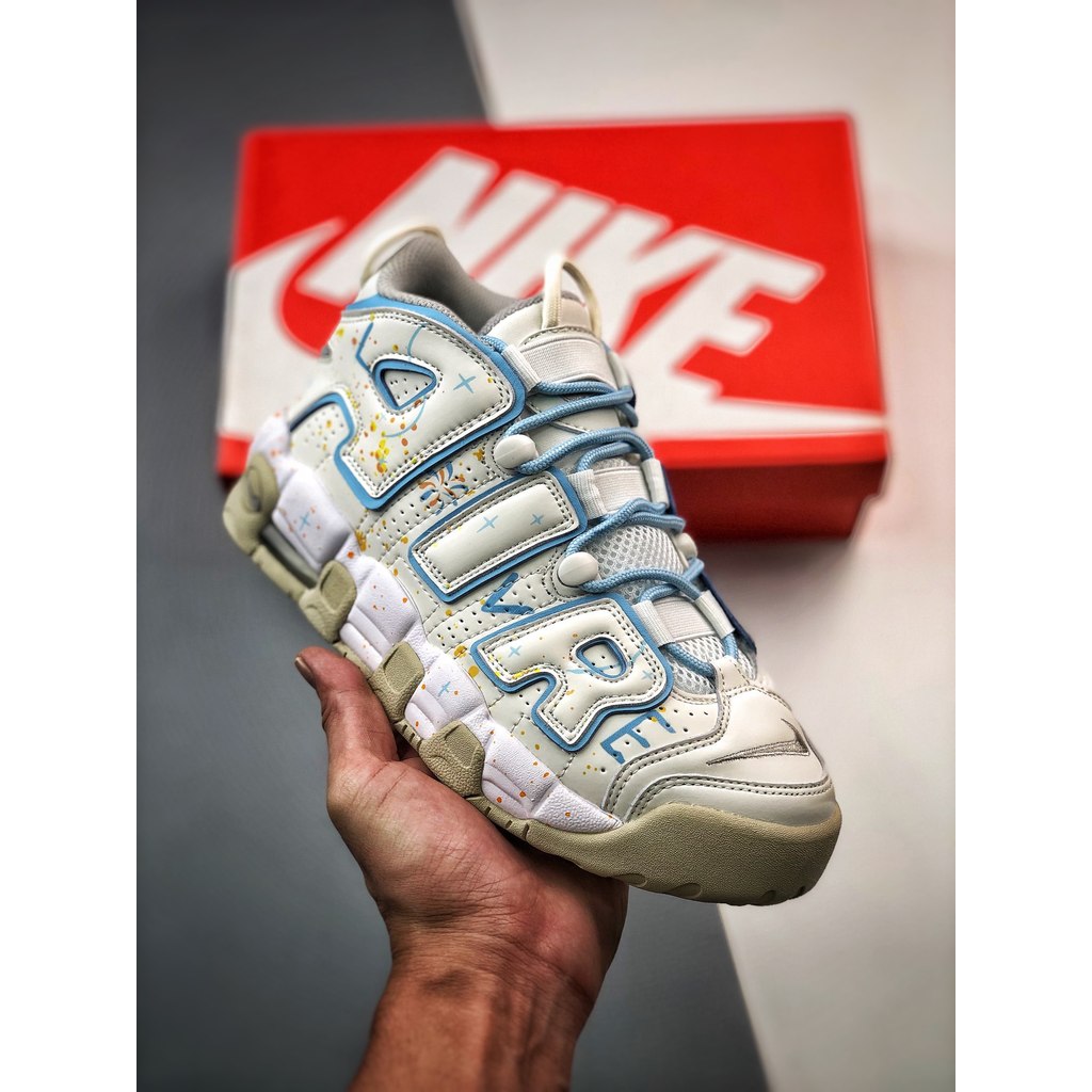 N1K3 A1R More Uptempo Kembang api putih dan biru memercikkan tinta sepatu kets kasual low-top asli k