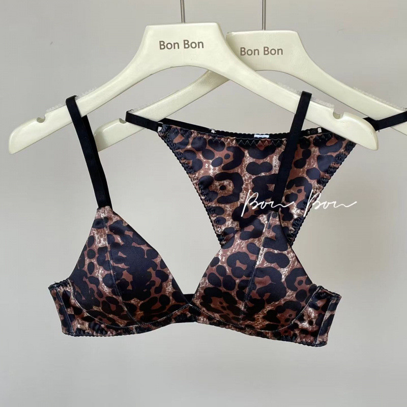 Gentle Trap COD  Bra Cup Segitiga Satin Prancis Seksi, Pas Ramping