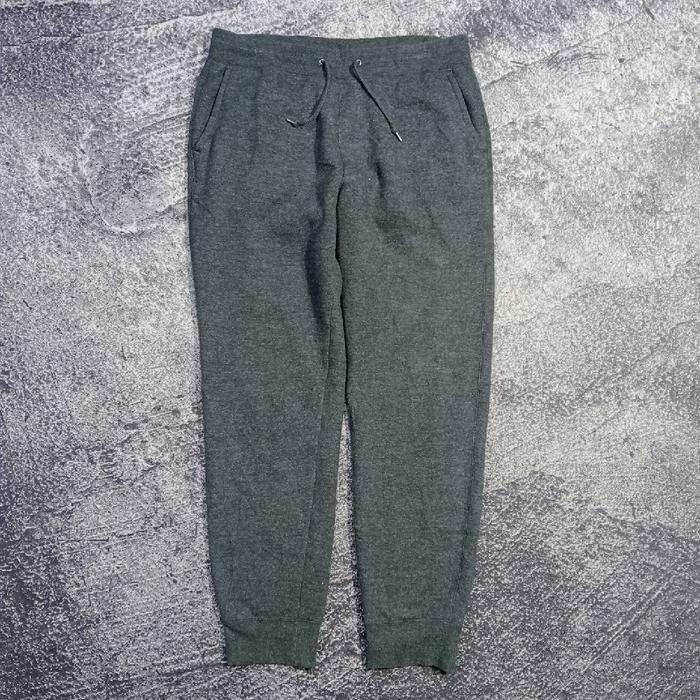 Celana panjang jogerpants UNIQLO abu dalaman sherpa tebal casual murah size 35-45