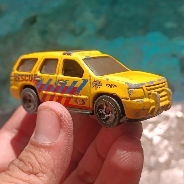 diecast hotwheels chevy tahoe kuning bahan custom hotwheels loose diecast loose