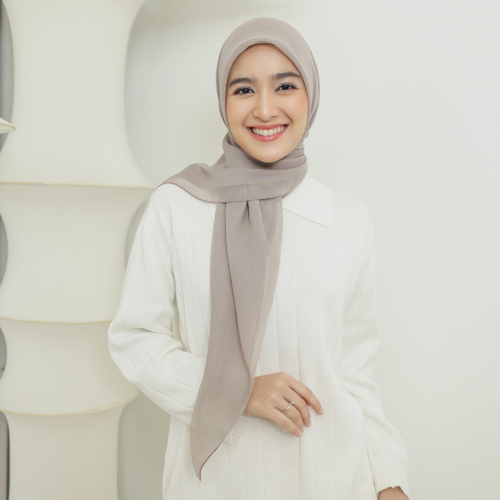 Lozy Hijab - Rara Plain Paris Japan Unfinished (Hijab Paris Polos Segiempat)