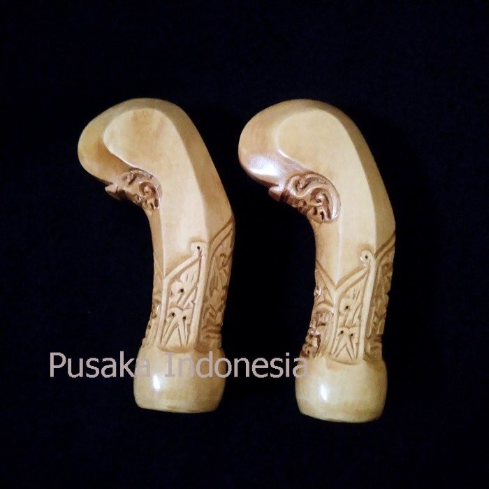 Deder KerisAtau Hulu Keris Sokongan Ukir Putri Kinurung Kayu Cendana DIjamin Paling Murah Seindonesi