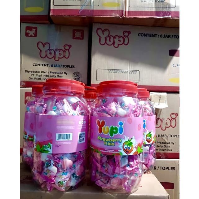 ( DUS / 6 TOPLES ) - Permen Yupi Strawberry Kiss Jar 300gr isi 6 Toples - 1 Dus (6 Toples), Yupi Ter