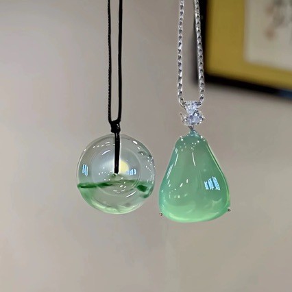 Liontin giok es bergaya kuno dengan motif bunga liontin giok bening dari tambang kuno Burma liontin 