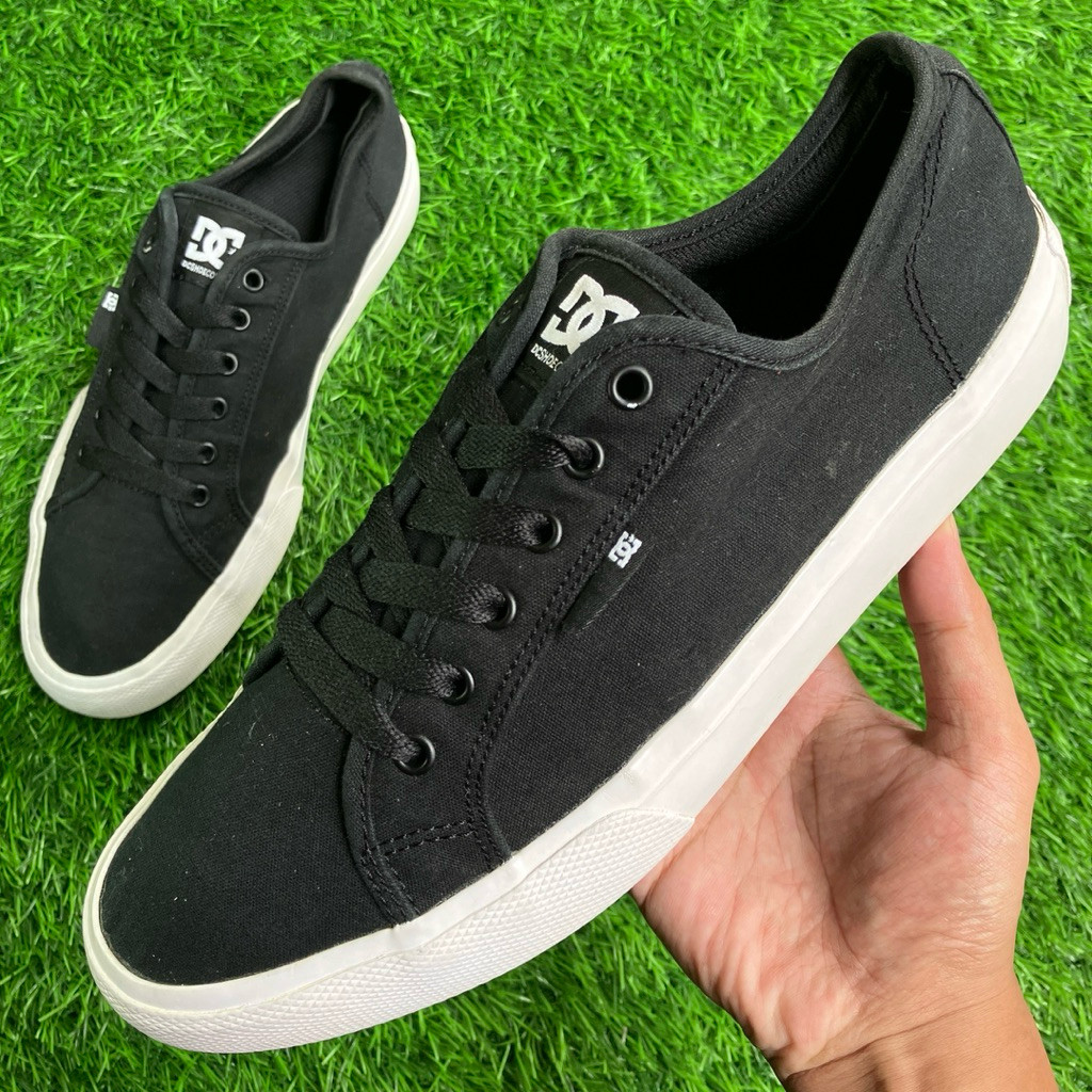 DC Shoes Manual Black Canvas sneakers ukuran 43