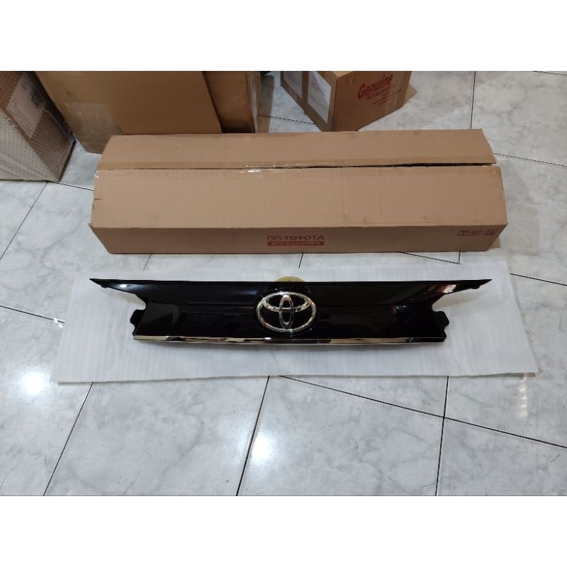 trunklid lis pintu bagasi garnish back door innova reborn 2016 2017 2018 2019 2020 2021 tipe venture