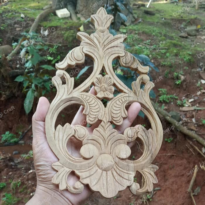 tempel ukir ornamen tempel kayu jati