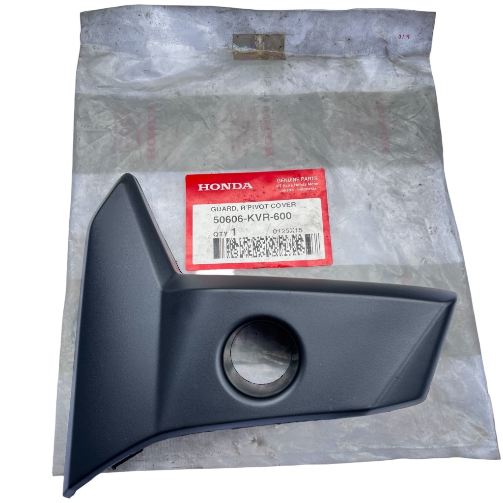 Cover Tutup dudukan footstep STEP kanan Revo 100 Supra x 125 Batman 50606-KVR-600 original AHM