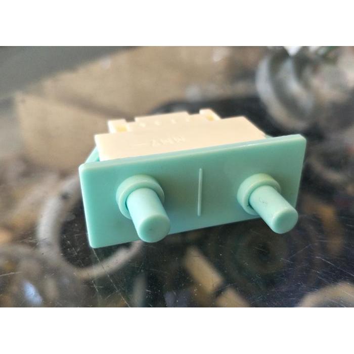 SWITCH PINTU REFRIGERATOR MM7 TOSHIBA PART KULKAS