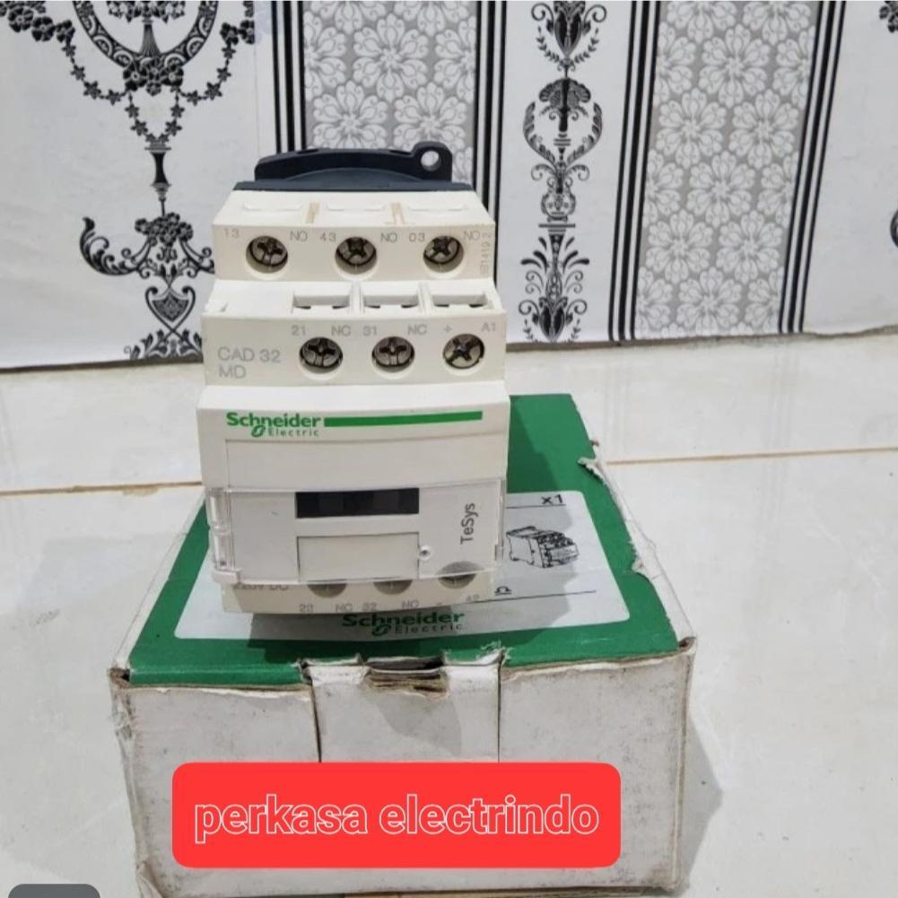 Kontaktor Schneider CAD32MD 220V DC