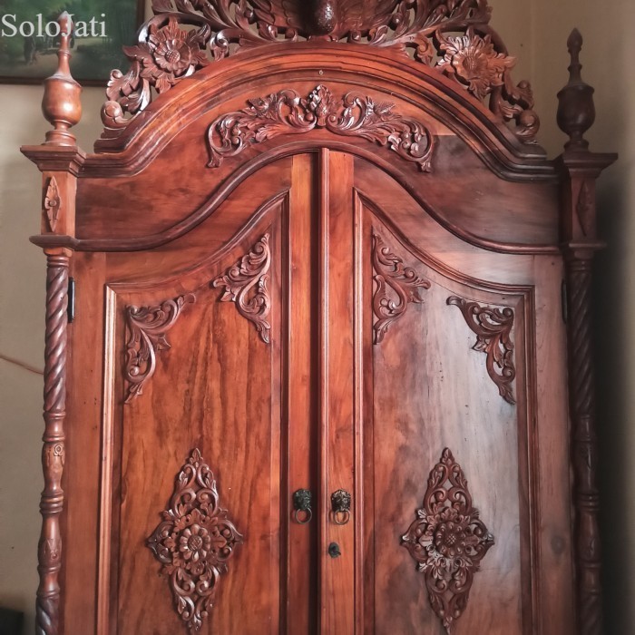 Lemari Jati Ukir Jepara Antik