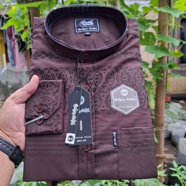 Galery Santri Baju Koko Pria Lengan Panjang Kerah Sanghai Motif Salur Katun Madinah/Terbaru