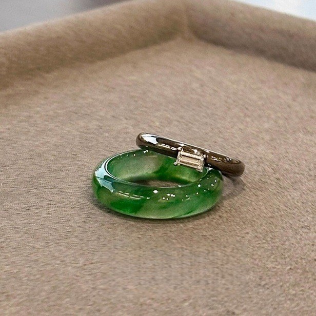 Cincin kalsedon hijau imitasi, berlian persegi kecil tunggal wanita, cincin jari telunjuk tipis hita