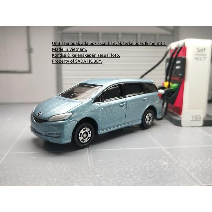 Tomy  No 39 Toyota Wish Tomica Diecast Miniatur