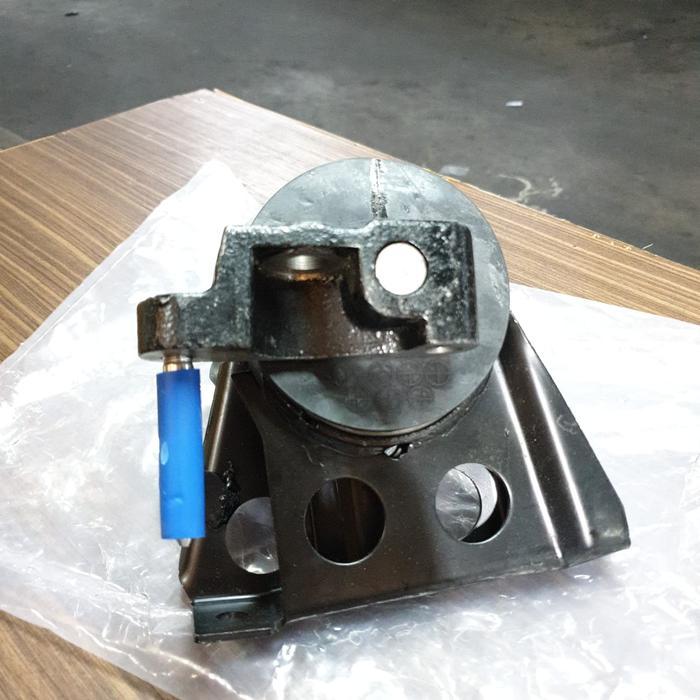 Engine mounting Serena C24 RH PASSS