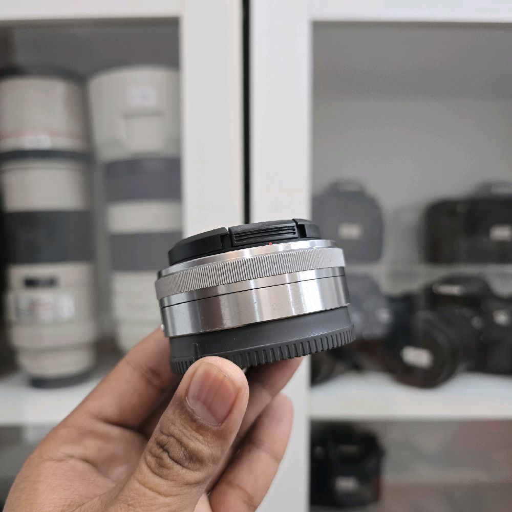 LENSA SONY E 16 MM F2.8 SILVER GOOD CONDITION (SN 6663)