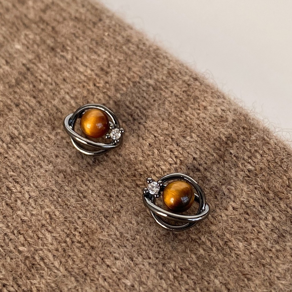 Anting-anting batu mata harimau hitam yang dipersonalisasi