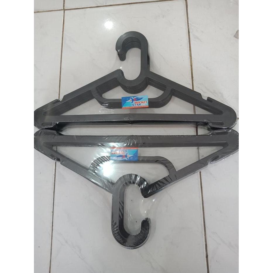 Hanger plastik hitam gantungan baju laundry