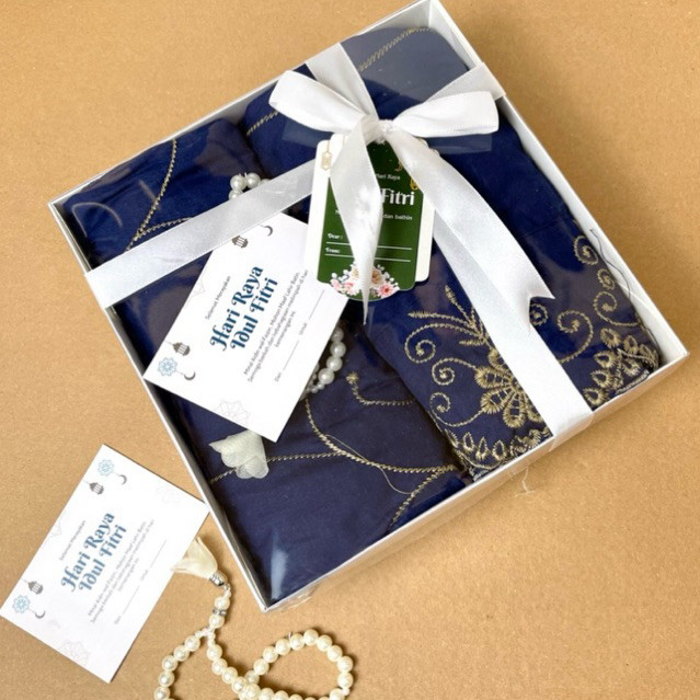 AUPSHOP Kado Hampers Mukena Premium Gift Box Cewek Hampers Lebaran Idul Fitri Untuk Guru Traveling H