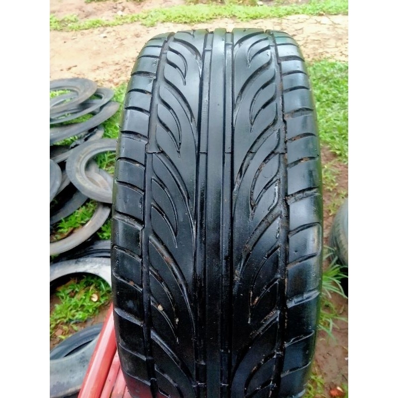 Ban Mobil Copotan Ring 18 Ukuran 215/40 R18 Merek Accelera Second Tubless