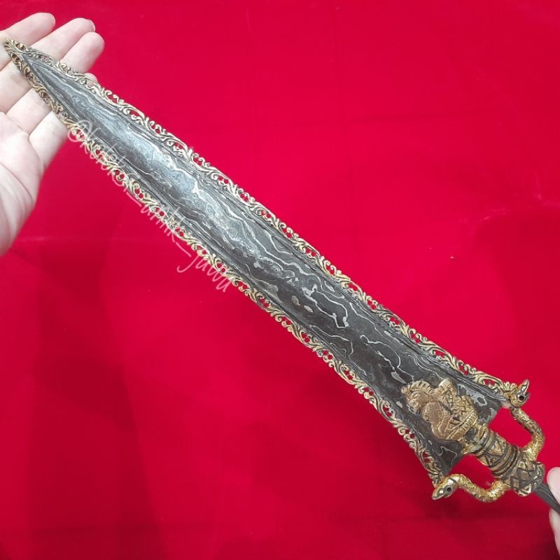 Pusaka Tombak Pamor Kinatah Kuningan Bolak Balik (SemarBagong)