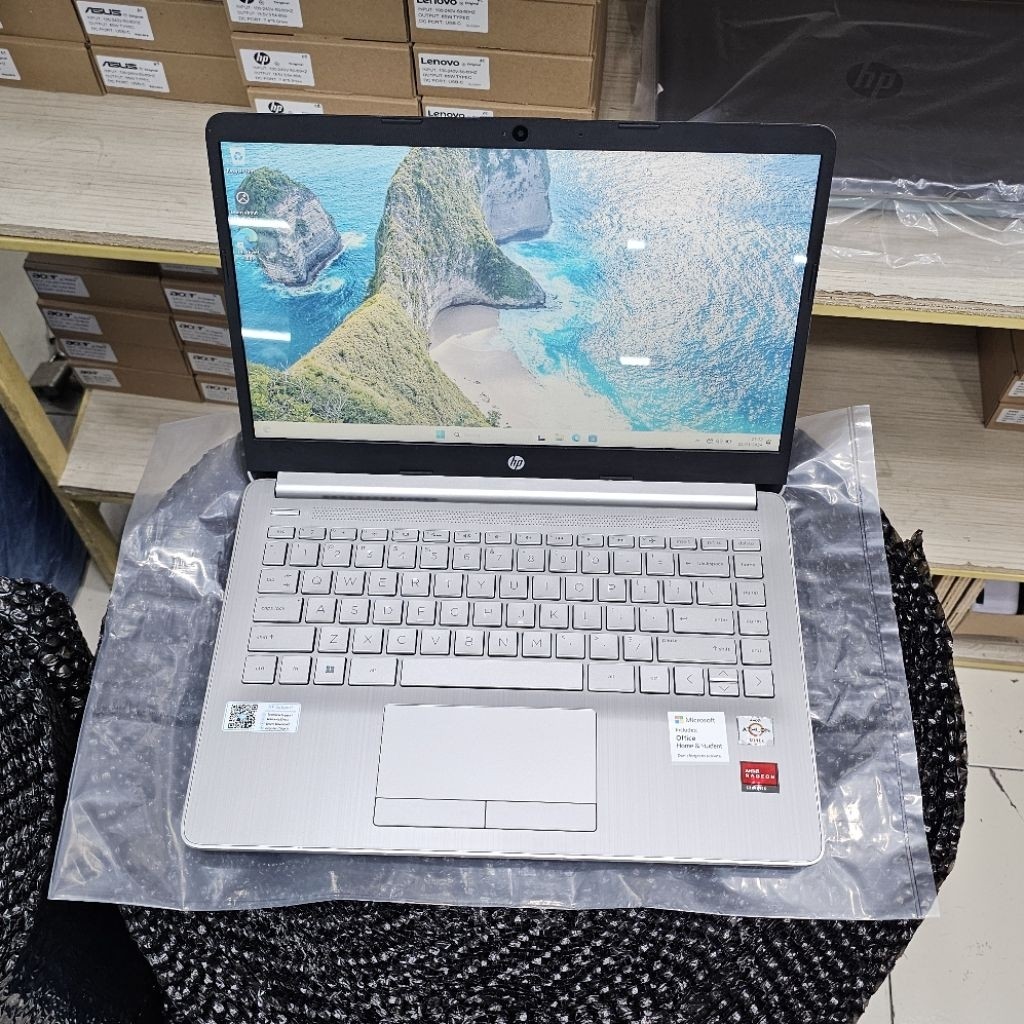 Laptop HP 14s AMD Atlon Silver 3050U RAM 4GB SSD 256GB Windows 11 Second premium pilihan terbaik Dun